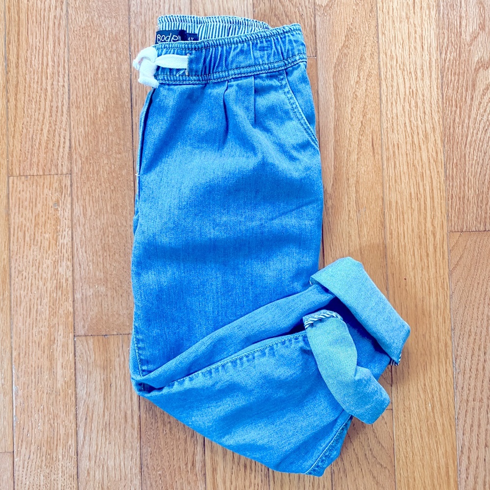 Mini Boden pleated, relaxed fit jeans